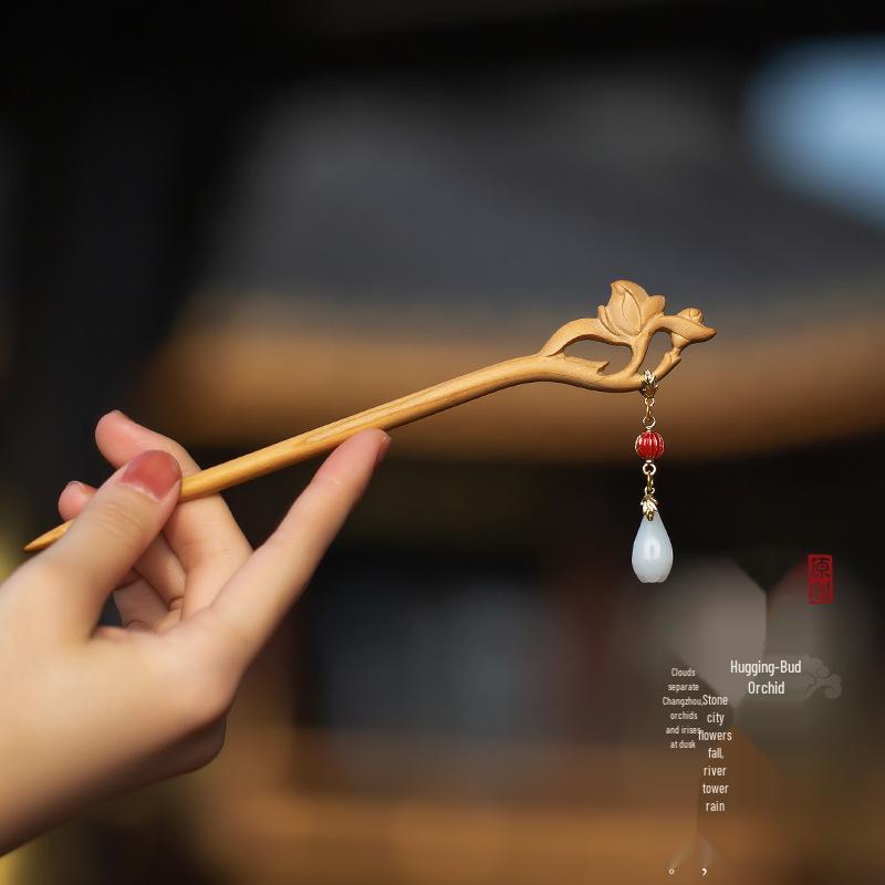 Elegant Ebony Flower Hairpin for Women – Ancient Style, High-End Feel, Simple Chinese Design, Perfect for Daily Use.