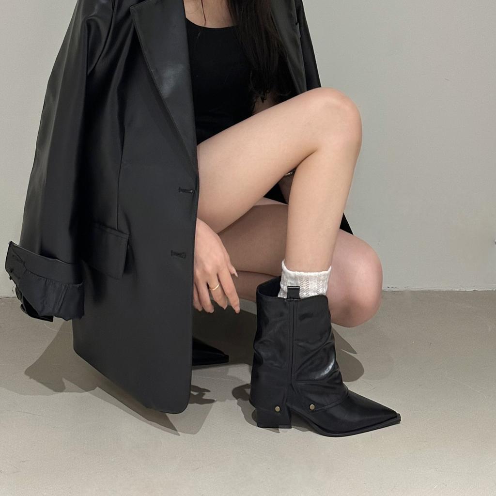 Retro Style Pointed Pleated Piled Boots 2025 Autumn and Winter New High-heeled Medium Boots Women's Versatile Thick-heeled Knight Boots