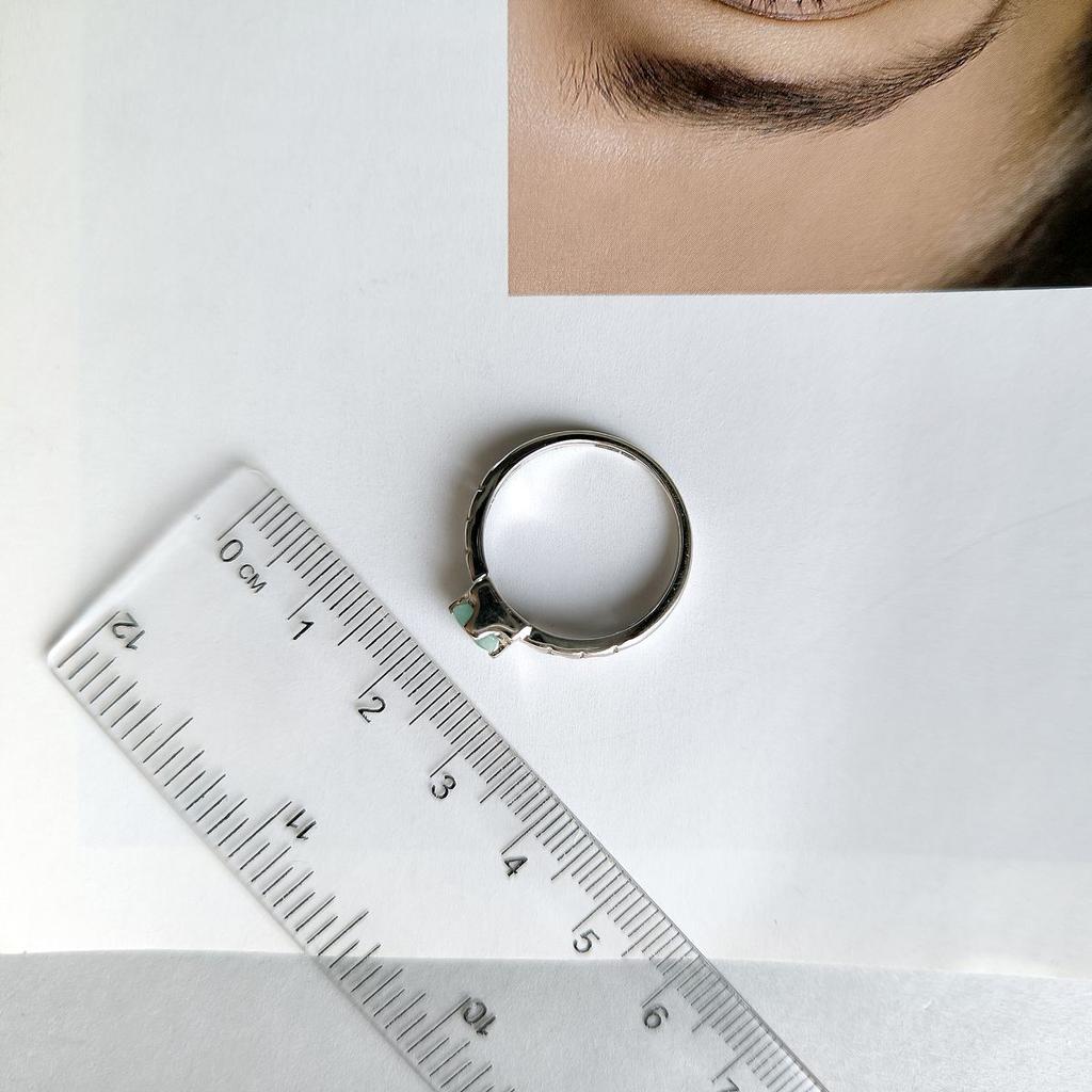 Silberring mit natürlichem Smaragd 0,625 ct, Gewicht des Artikels 2,6 g (2162001)