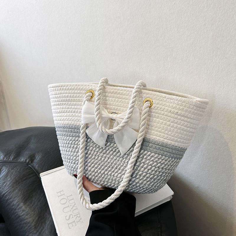 

Трендовая большая круглая плетеная сумка-ведро для женщин, идеально подходящая для повседневных дней и пляжных прогулок Gray Bow