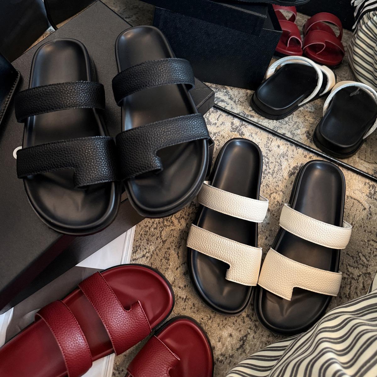 

Thick-bottomed set of toe slippers for women, simple casual one-word cool slippers, beach slippers 35 чорний