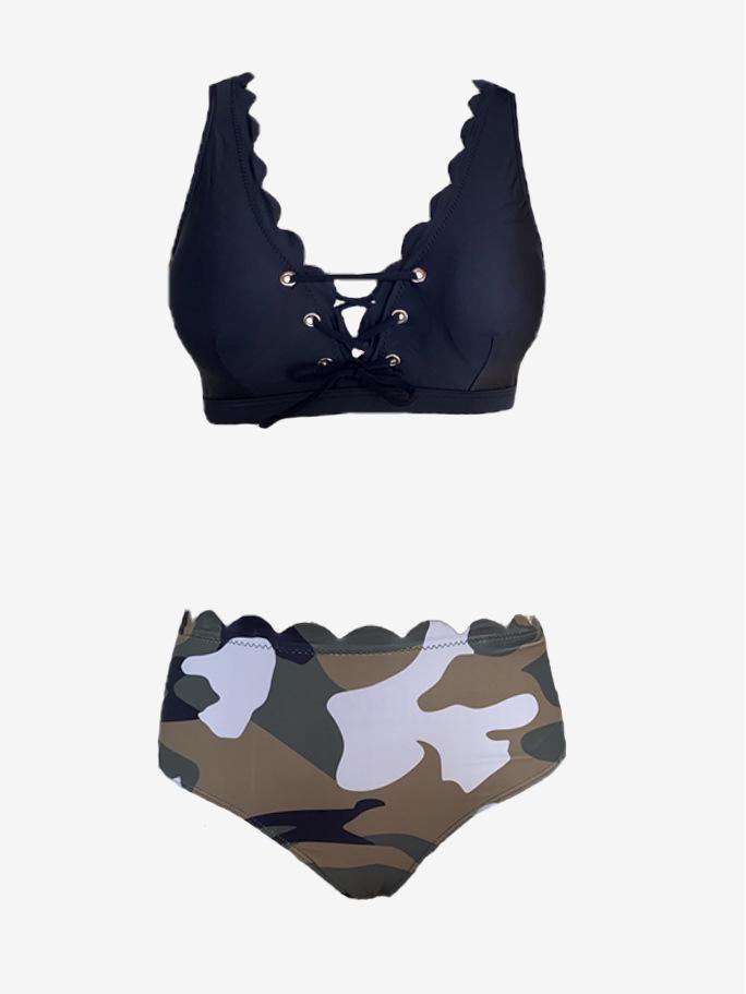 

Европейско-американский женский бикини с глубоким V-образным вырезом и перекрещивающимися бретелями. Medium