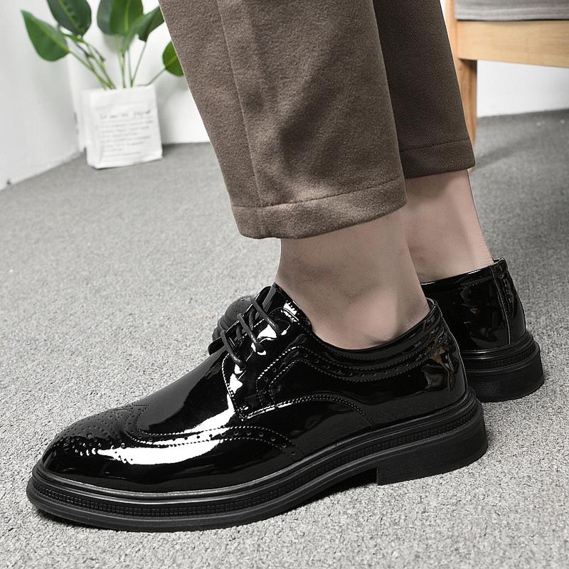 2024 Neu Herren Qualität Blockgeschnitzte Lackschuhe Weiß Hochzeitsschuhe Größe 38-48 Schwarzes Leder Weiche Herren Kleiderschuhe