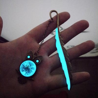 1Pc Luminous Feather Bookmark Retro Glowing Whale Tail Metal Bookmark Fluorescent Owl / Butterfly Bookmark