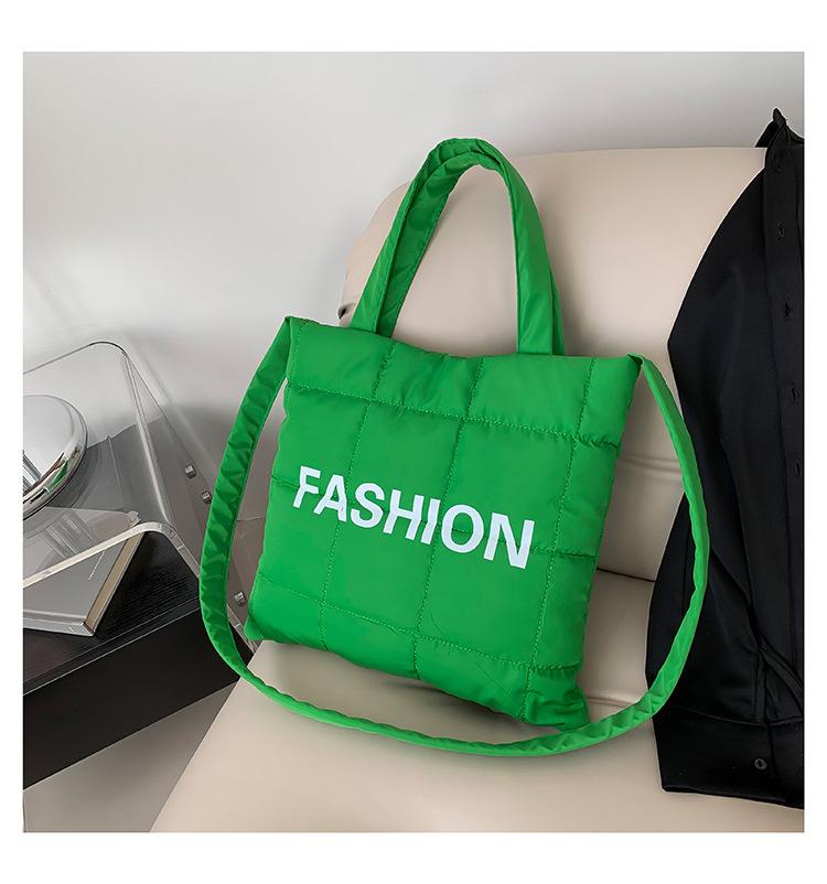 

2024 нова нішева пухова сумка, жіноча текстурна сумка на плече, сумка під пахви, універсальна портативна сумка-месенджер, сумка-тоут, тренд grass зелений колір