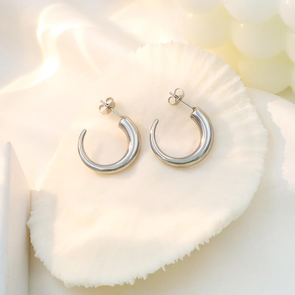 Cold Wind Titanium Steel C-Shaped Women'S Stud Earrings Niche Personality Simple Horn Hollow Jewelry Earrings