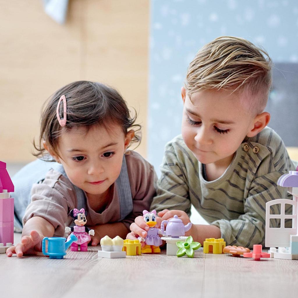 LEGO Duplo Minnies Haus und Café 10942, ein Spielzeugbaustein-Geschenk für Kleinkinder und Babys, mit Tieren und einem Haus für Jungen und Mädchen ab 2 Jahren.