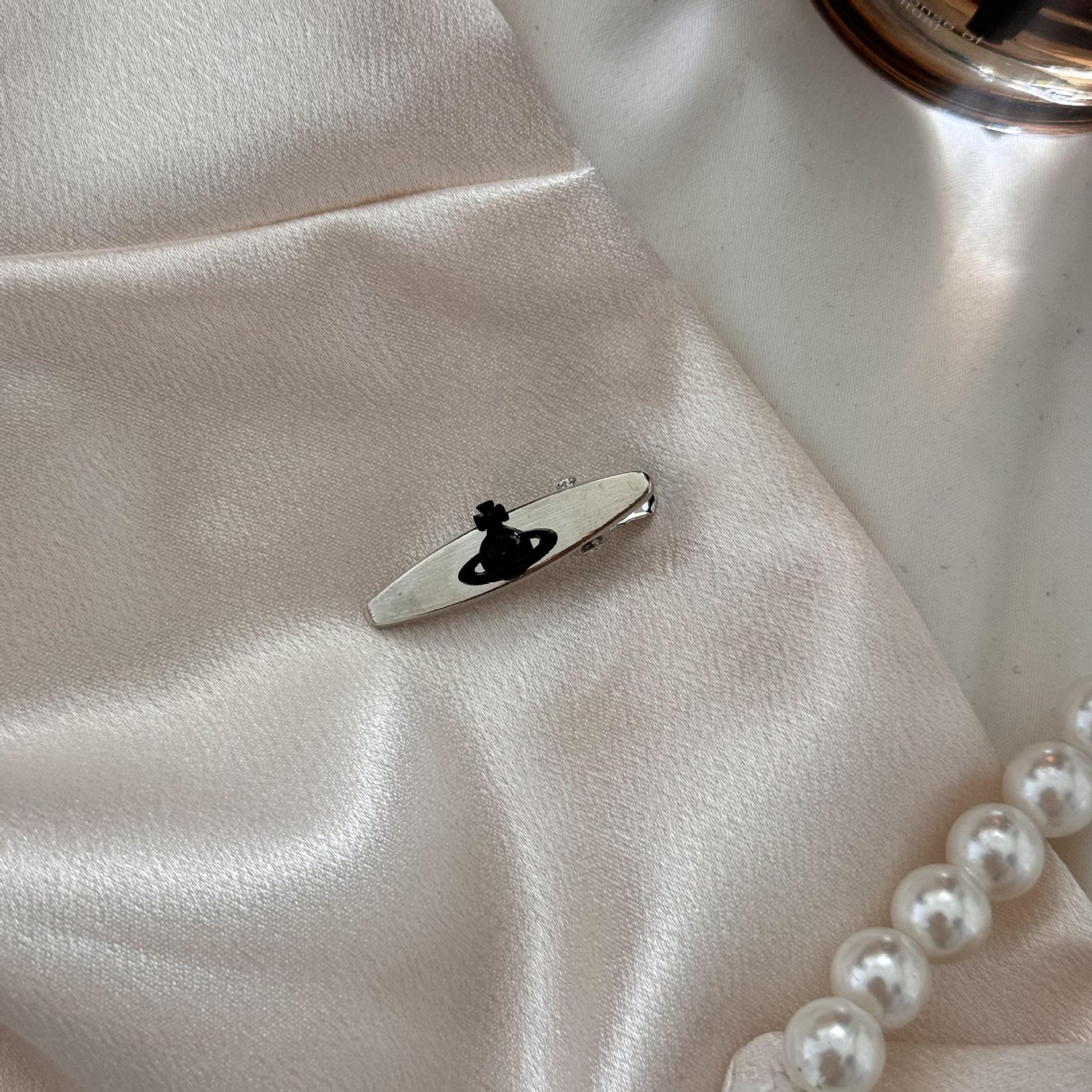 

Стильная, милая и крутая заколка для волос в виде пятиконечной звезды-планеты, с уникальным и отличительным чувством дизайна, является мини-заколкой для челки.