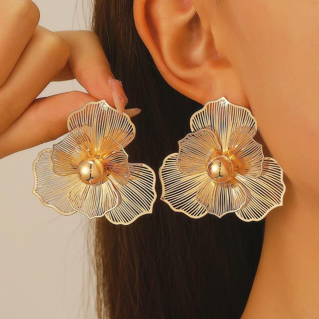 Exquisite Gold Flower Necklace & Dazzling Floral Stud Earrings - High-End Luxury Collection