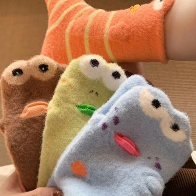 Clownfisch Winter Dicke Schlafsocken für Zuhause - Lustige und Niedliche Hochbeinige Winterstrümpfe - Lachs Rot-Geschmorter Fisch