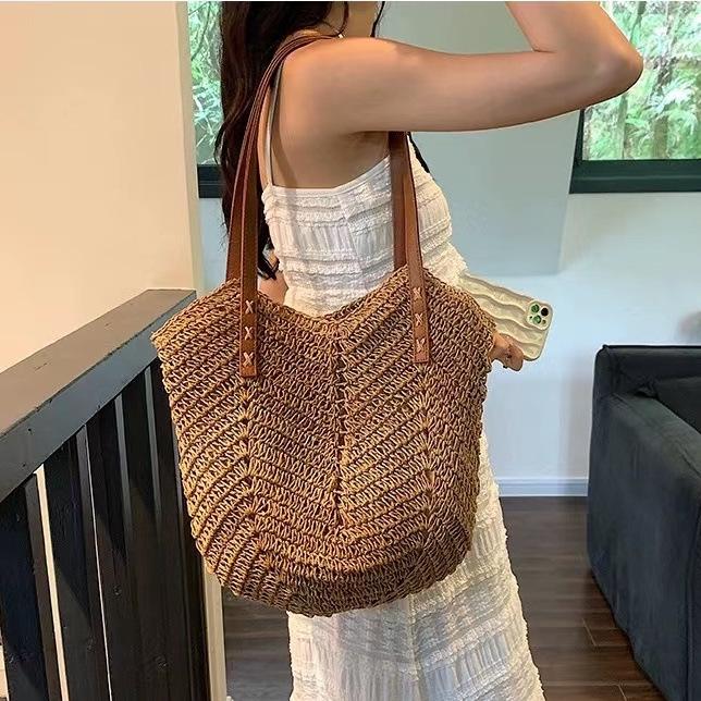 

2025 Summer French Minimalist Women s Large Woven Beach Tote Bag коричневий