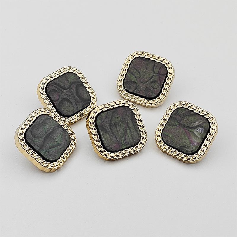 Coco Style UV-Plated Resin Square Chain Buckle with Irregular Shape
