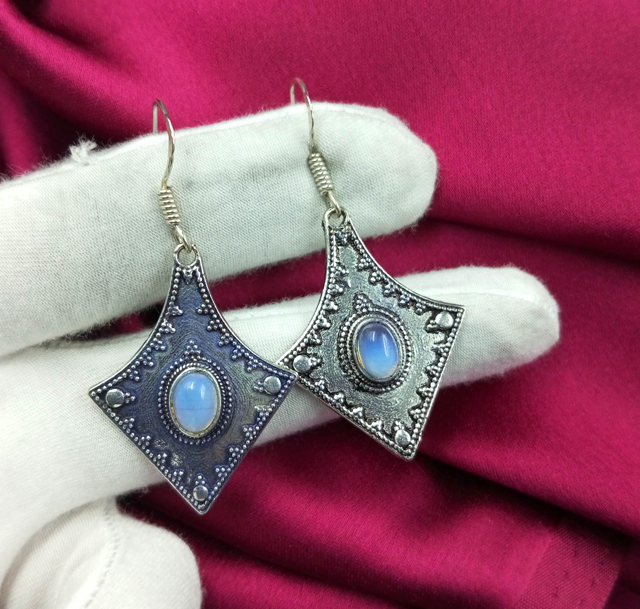 

Женские серьги-крючки с опалитовым драгоценным камнем из стерлингового серебра 925 пробы EEJ-E10