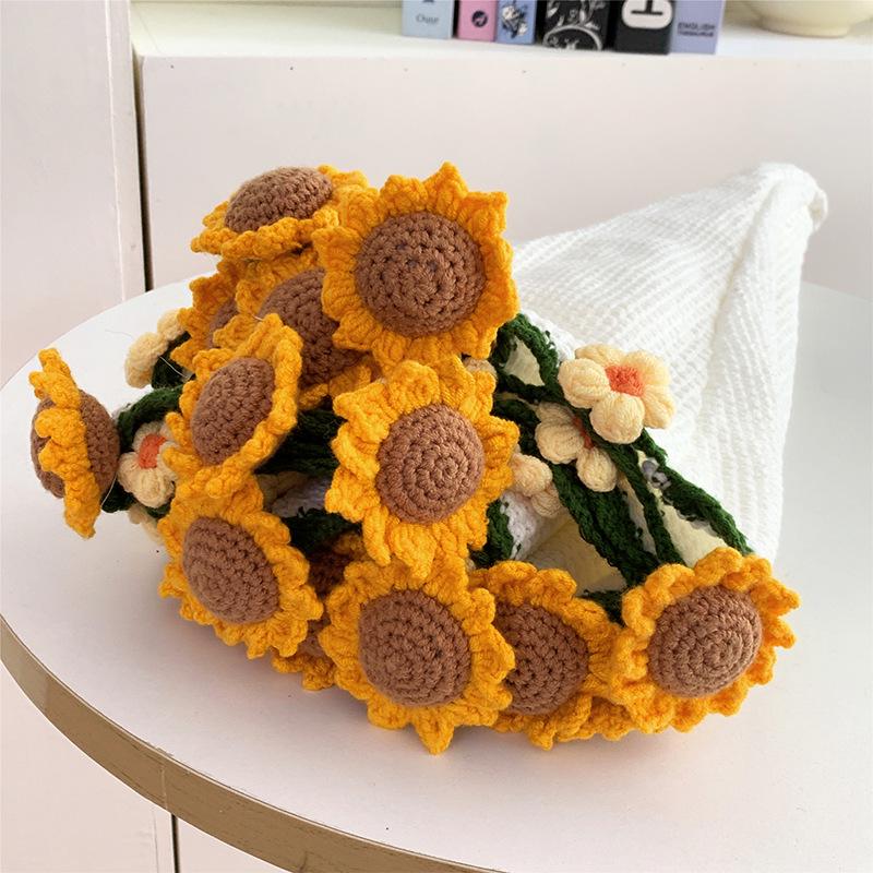 Handmade Knitted Gradient Rose Bouquet Wool Blanket - Perfect Valentine's Day Sofa Nap Gift