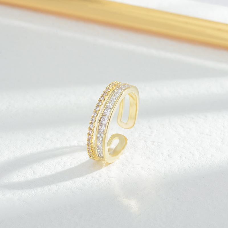 Luxury Zircon Ring: Chic, Minimalist Design with Trendy Flair, Open Style for a Flashy, Elegant Look