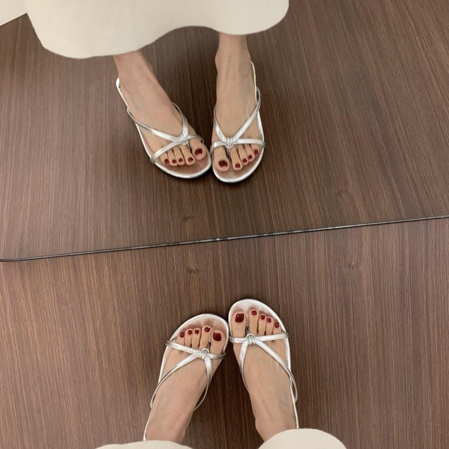 

French wedge heel pinch foot flip-flops shoes women s summer wear 2025 new silver sandals beautiful temperament versatile sandals 40 серебряный