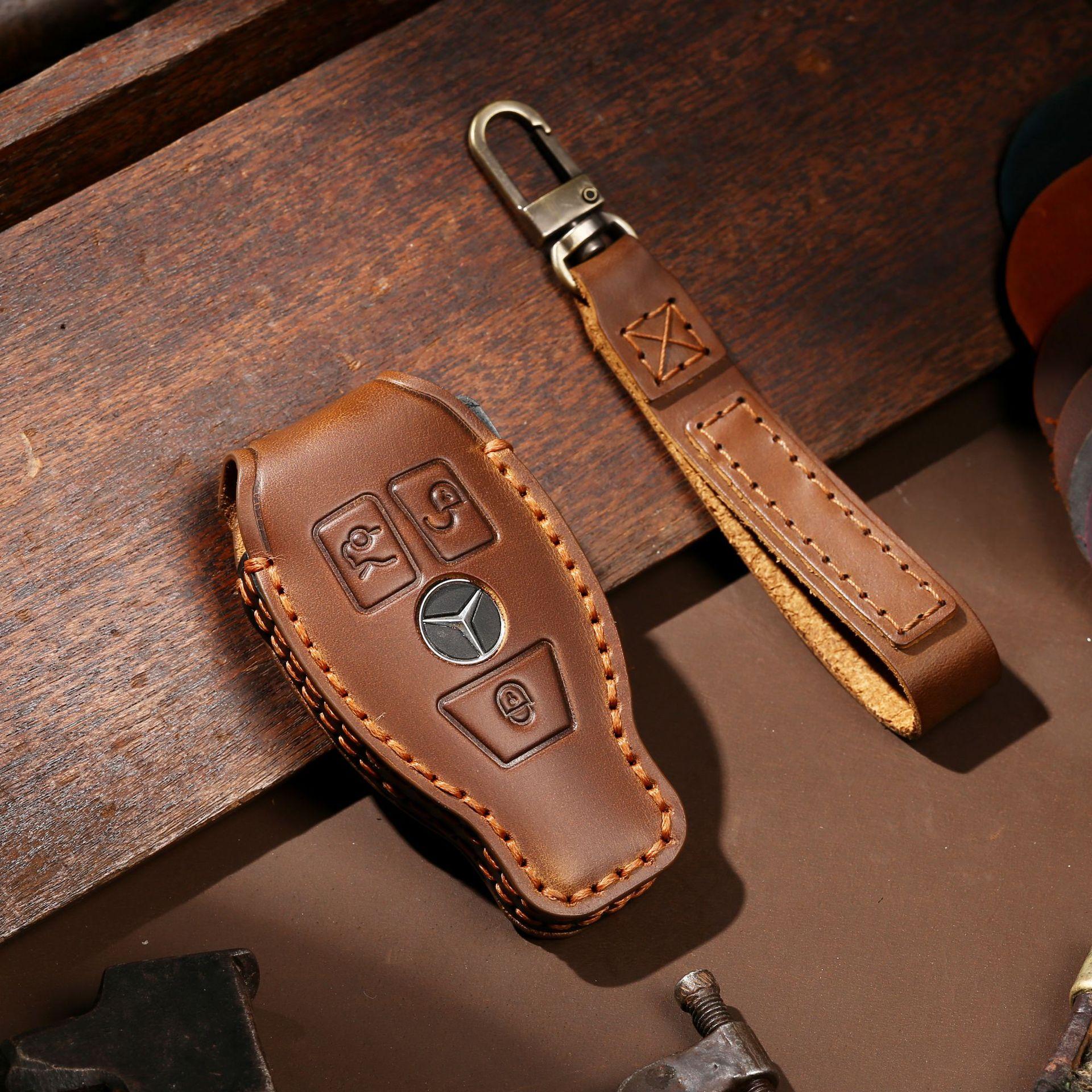 

The popular one is suitable for Mercedes-Benz key cover, a new E300L leather car key cover.