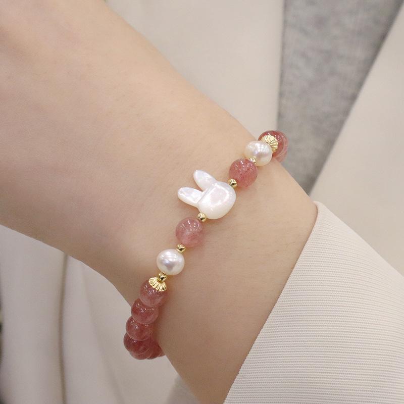 

Natural strawberry crystal freshwater pearl bracelet cute shell bunny Bangles Women Fashion Jewelry accessories Gift