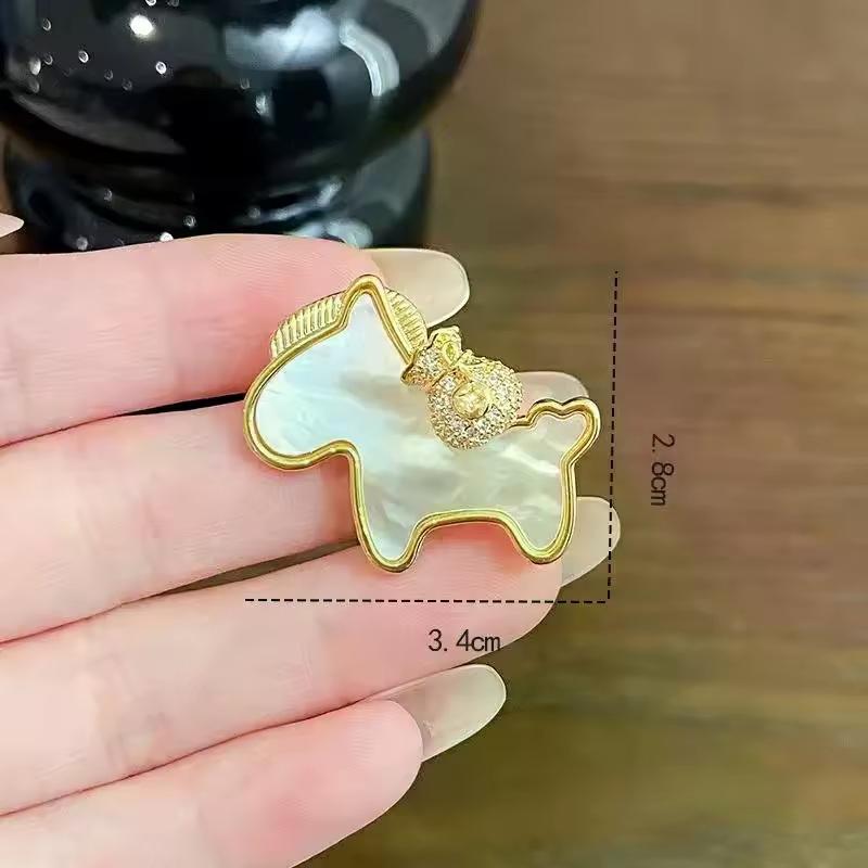 Broche Mignonne de Poney Dessin Animé Cheval du Zodiaque Broche Exquise pour Femmes Accessoires Vestimentaires de Tempérament Hommes Revers de Costume Corsage
