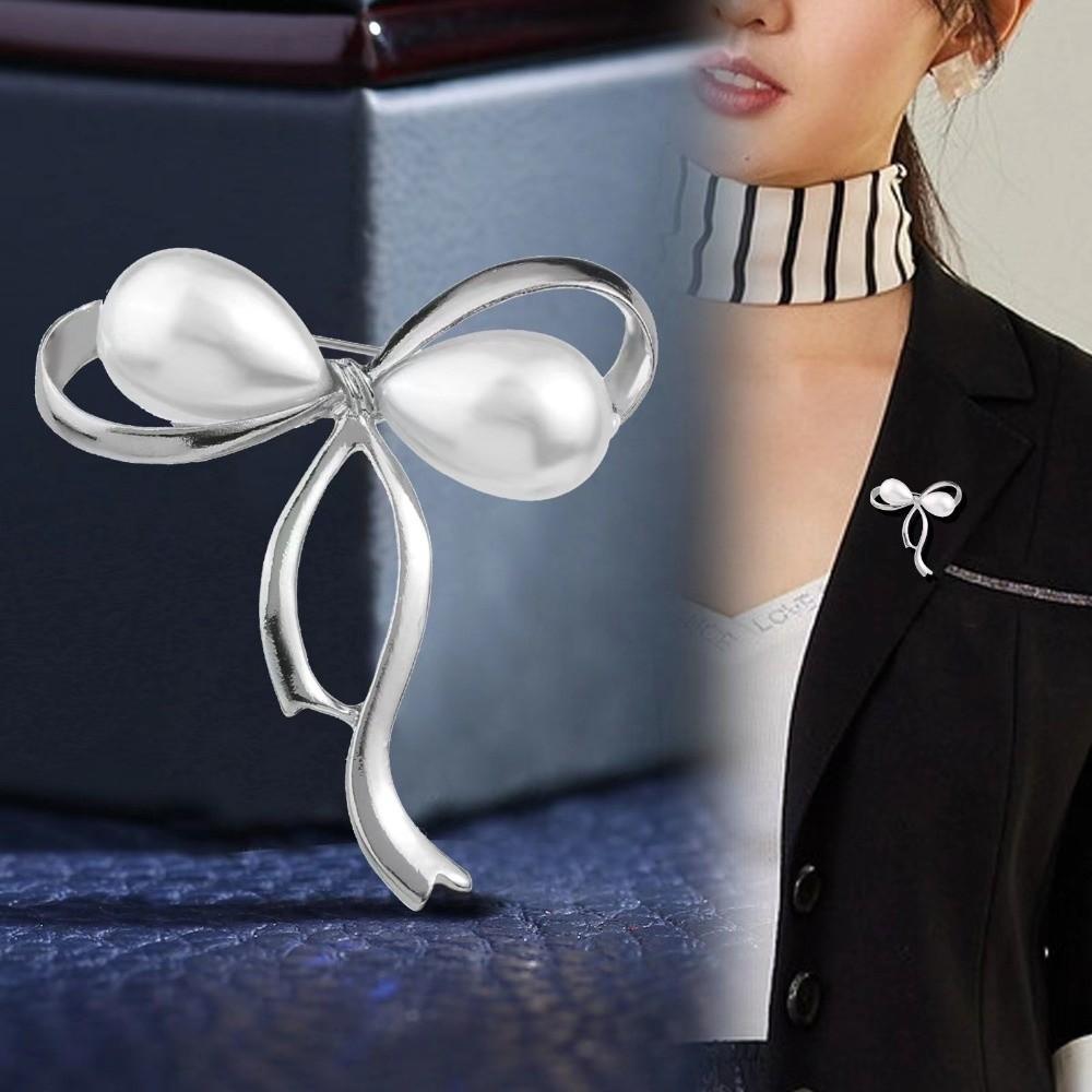 Exquisite Shiny Bowknot Brooch Zinc Alloy Hollow Rhinestones Brooch Small Bow Lapel Pins for Lady Dress