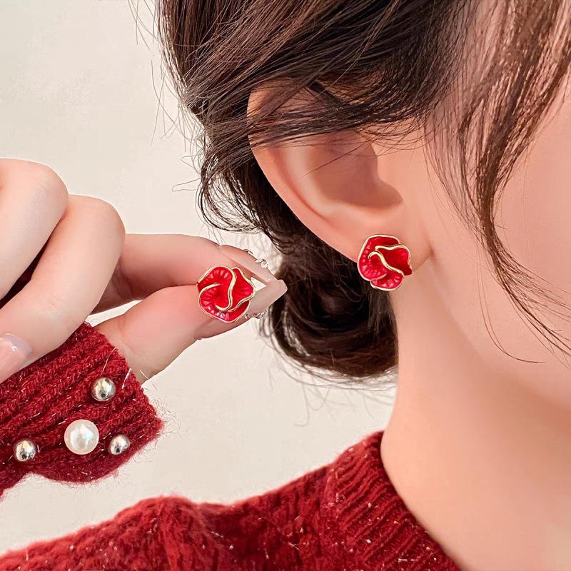 Women Elegant Black Enamel Gold Outline Camellia Flower Minimalist Stud Earrings