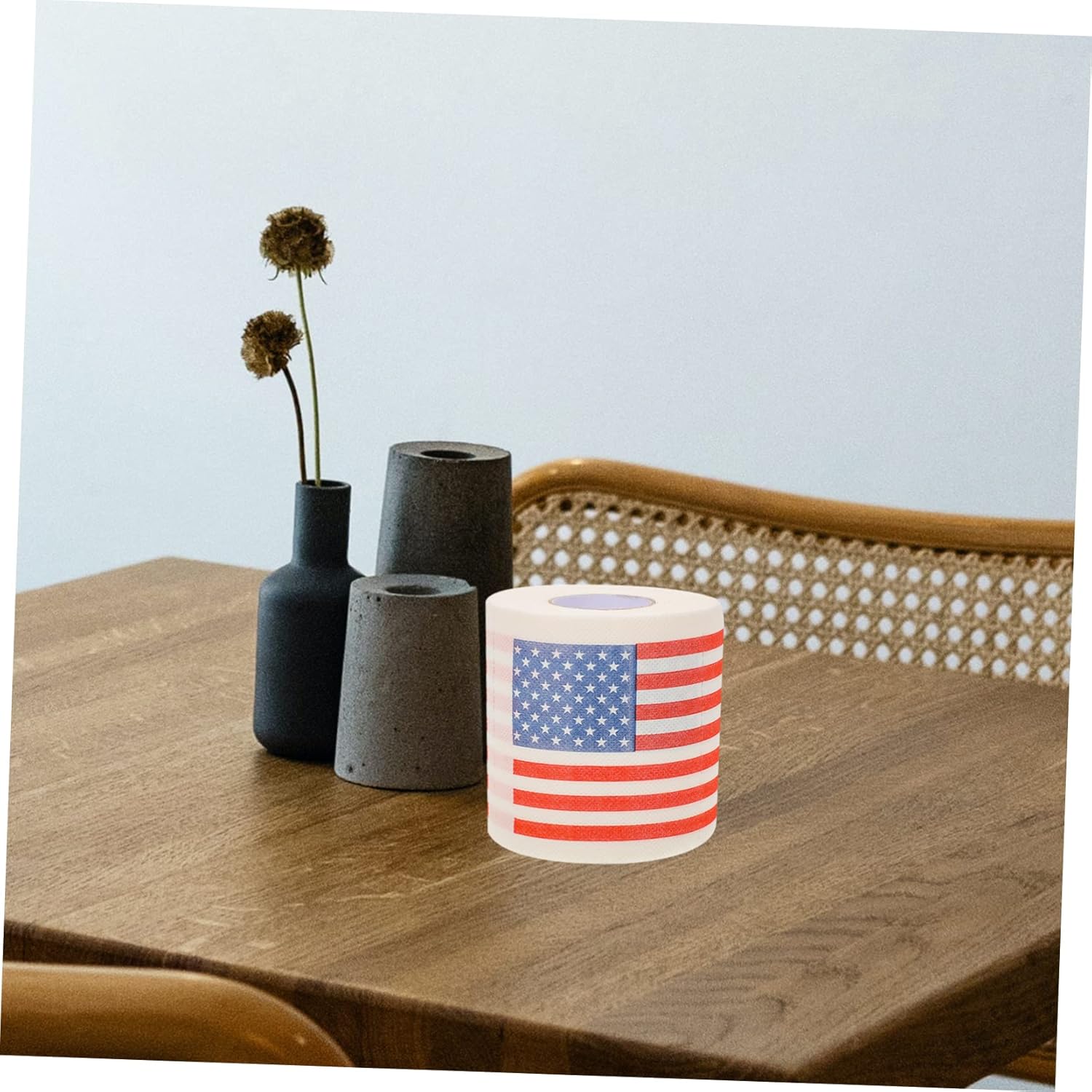 

4 рулона туалетной бумаги с американским флагом, 3-слойная патриотическая туалетная бумага для декора ванной комнаты, 150 листов в рулоне, идеально подходит для праздников и повседневного использования