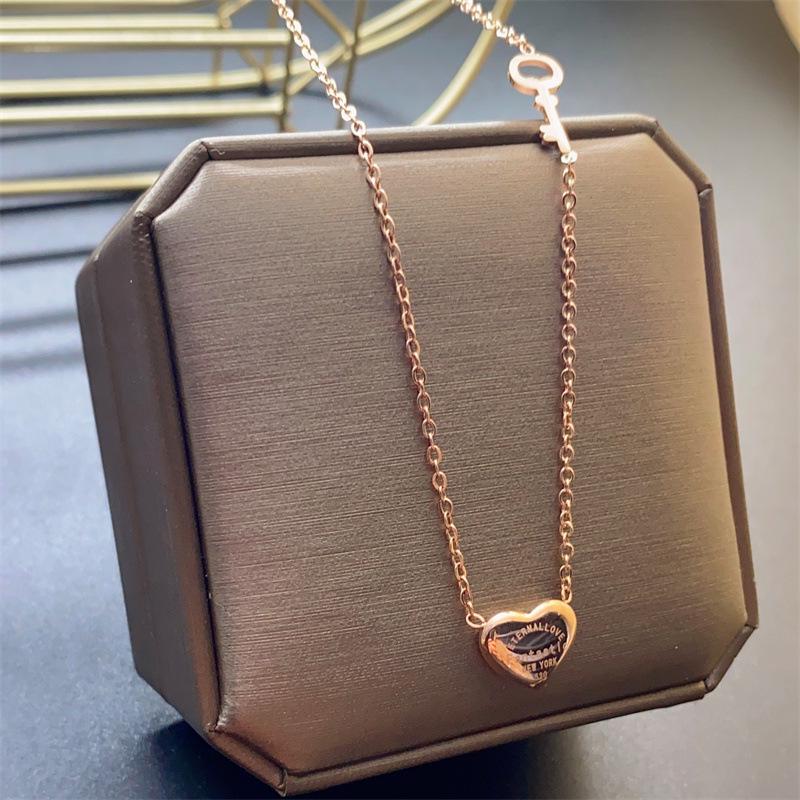 Elegant Colorfast 18K Rose Gold Necklace with Swan & Four-Leaf Clover Charm