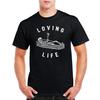 Loving Life Skelett im Sarg T-Shirt Knochen in einer Kiste Glücklicher Typ Geburtstagsgeschenk