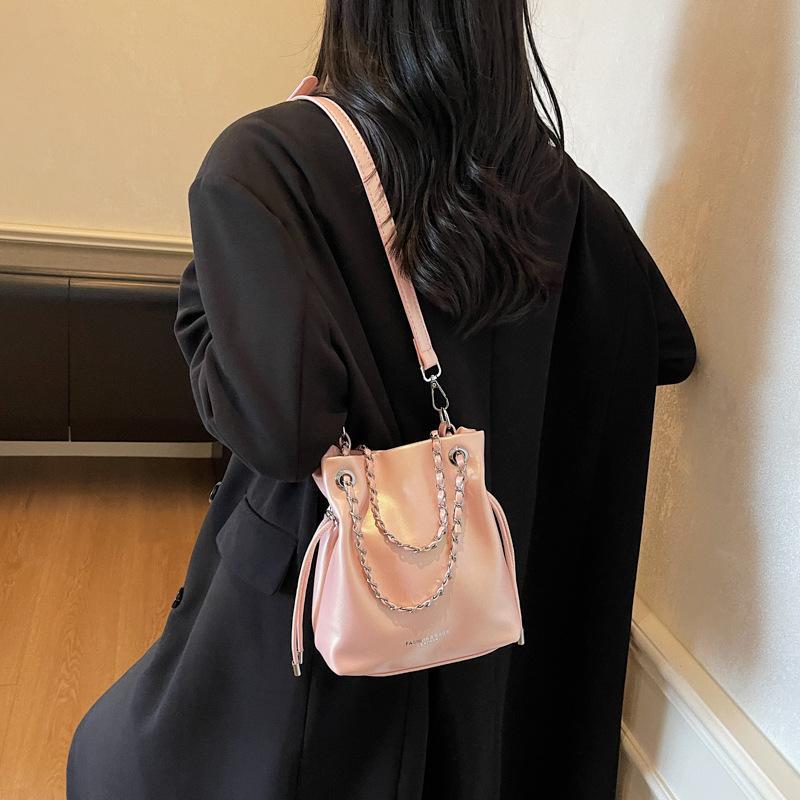 Niche design chain bag women's new simple bucket bag fashion versatile shoulder messenger bag tide