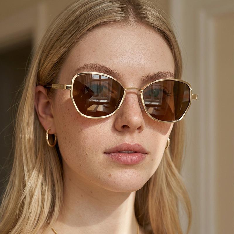 Rennes European and American new polygonal metal small frame sunglasses women's high-end retro street photography outdoor sunshade sunglasses