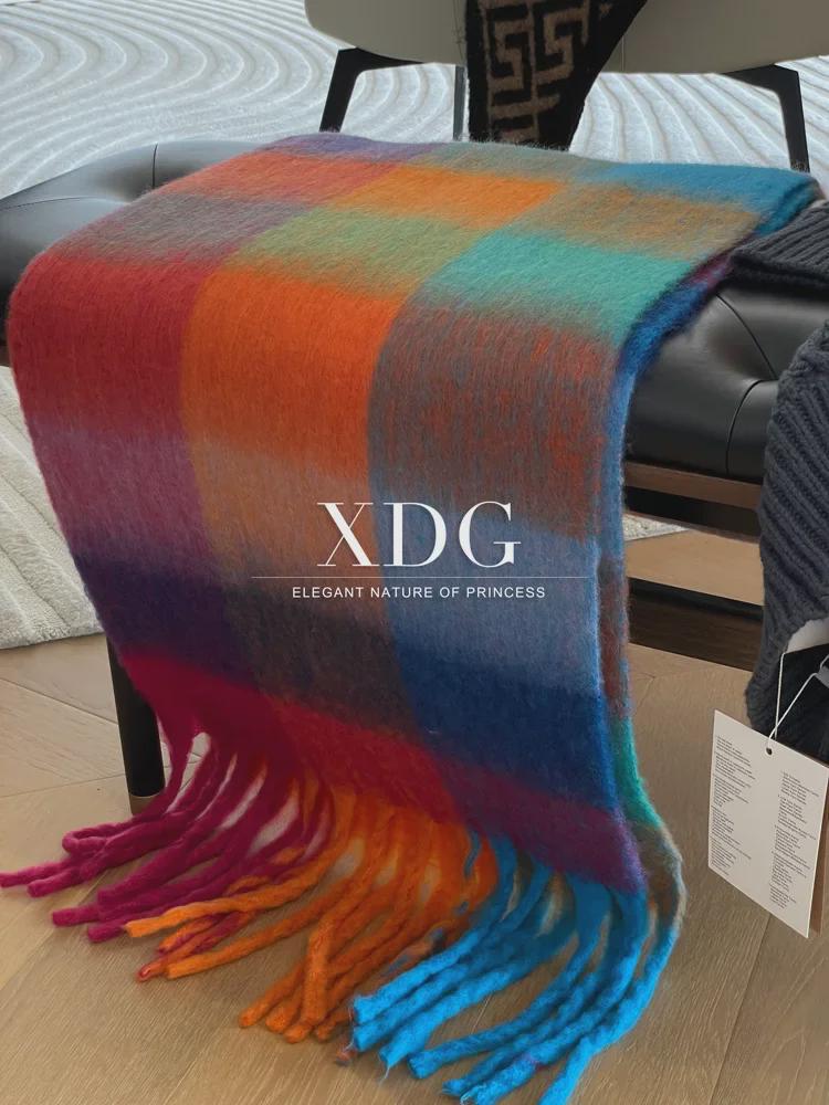 Elegant Gradient Plaid Velvet Shawl: Perfect for Autumn and Winter Travels