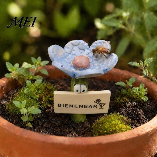 Bee Waterer Station Flower Shaped Insect Water Feeder Stake, Resin Garden Drinker with Soil Insertable Metal Ground Spike, Weather-Resistant