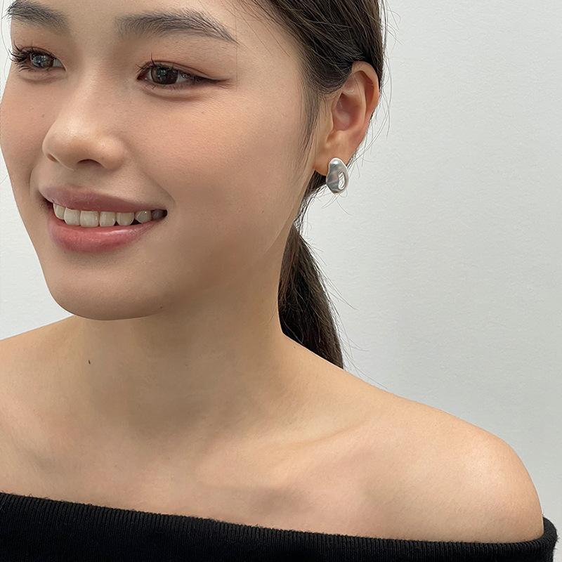 Cercei pentru femei Cercei ovali goi de lux ușor Cercei simpli de nișă pentru femei Senzualitate superioară Cercei picătură de apă pentru a trimite prietenelor Cercei