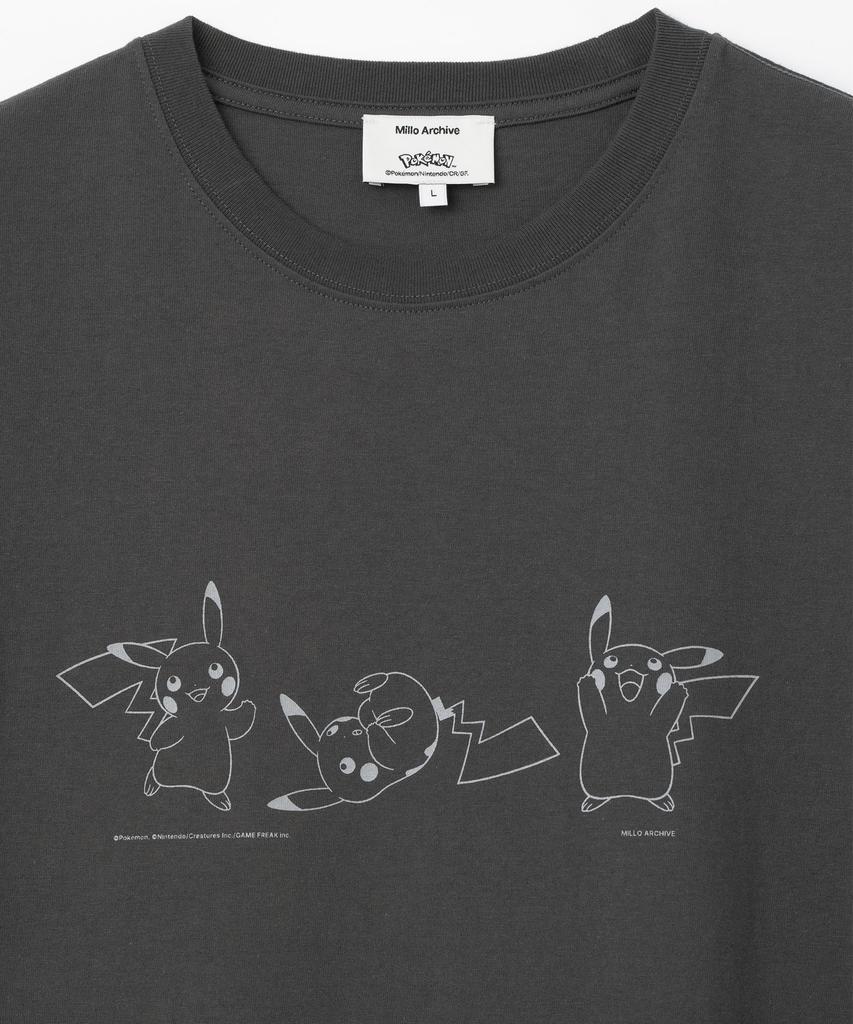MILLO ARCHIVE [Pokémon] Playing Pikachu T-Shirt [Dark Gray]