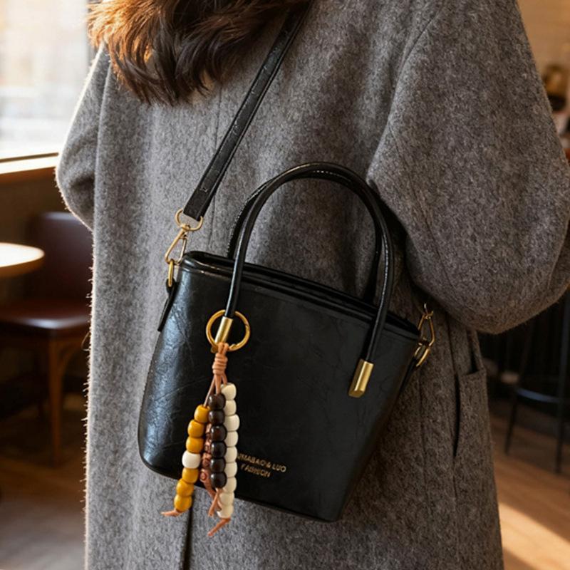 Premium Sense Niche Bag Women's 2025 New Winter Simple and Versatile Fashion Messenger Bag Casual Portable Shoulder Bag