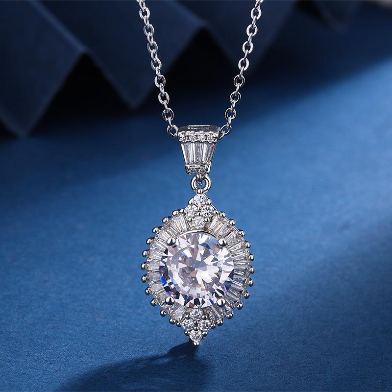 Three Piece Set of Minimalist Fashionable Elegant and Luxurious 4-carat Zircon Pendant Rings Earrings and Women's Luxury Jewelry