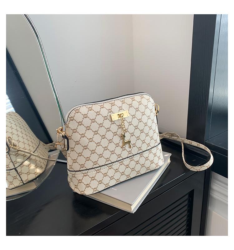 

Сумка с подвеской в виде ракушки оленя, женская, новая модная ретро-сумка через плечо, персонализированная корейская версия сумки-мессенджера белый