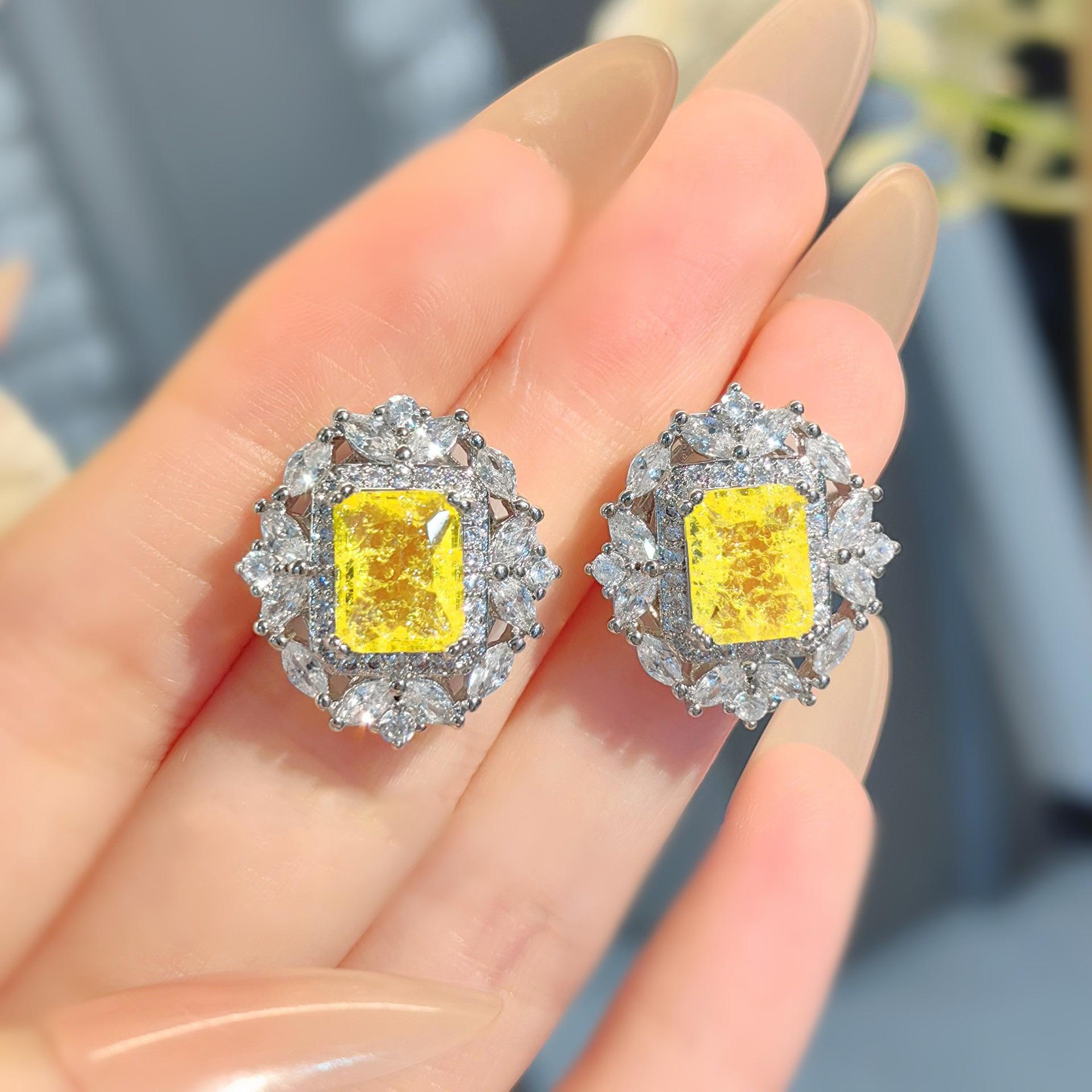 

Temperament Yellow Diamond Imitation Ice Flower Cut Necklace Simple Princess Square Diamond Earrings Open Ring Color Treasure Set