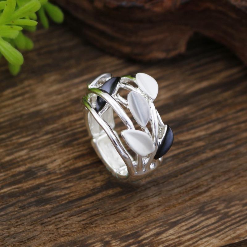 

Новое эмалевое цветное полое геометрическое кольцо-лепесток на резинке женское простое высококлассное универсальное кольцо с цветком