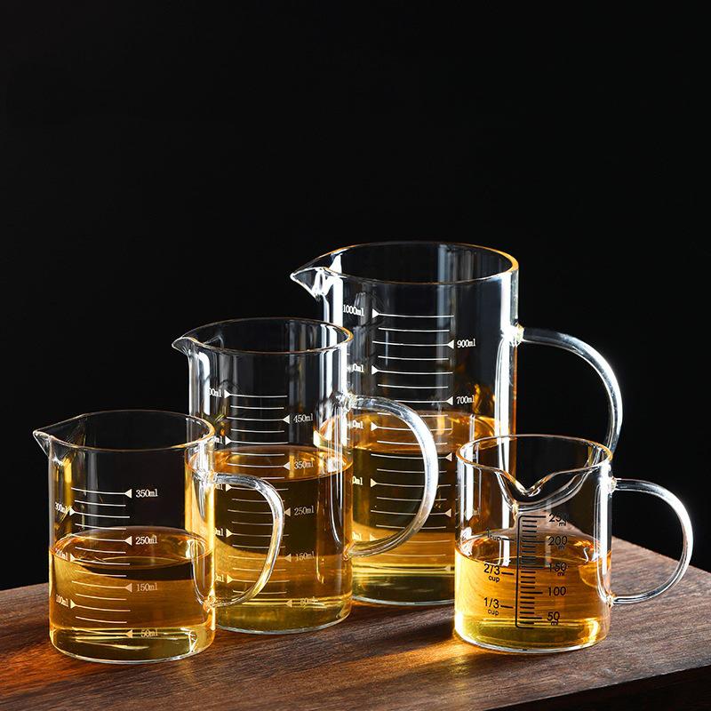 Large Capacity Borosilicate Glass Measuring Cup with Scale for Kitchen Use