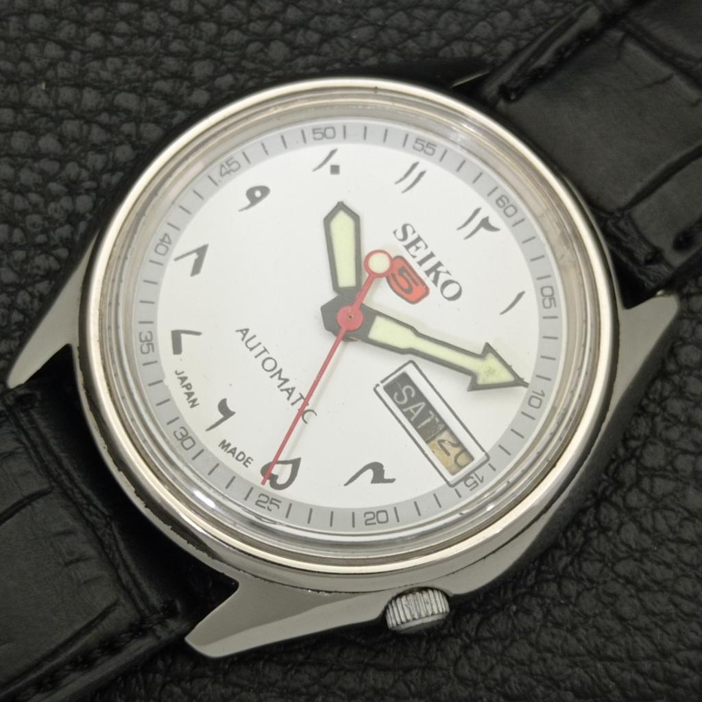 AUTOMATIC VINTAGE SEIKO 5 JAPAN 7005A MENS ARABIC WHITE DIAL WATCH A702440-5 R124-a702440