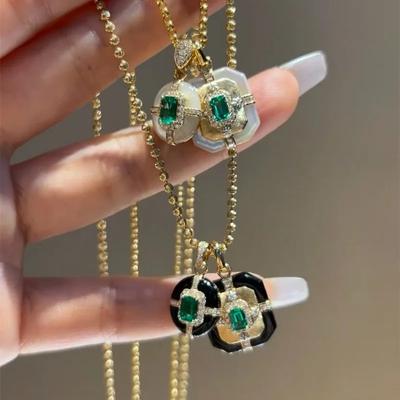 Moda i zawieszki Biała Fritillaria Vintage Zielony Cyrkon Wisiorek Wykwintny Czarny Emaliowany Rzemiosło Naszyjnik dla Kobiet Cyrkon