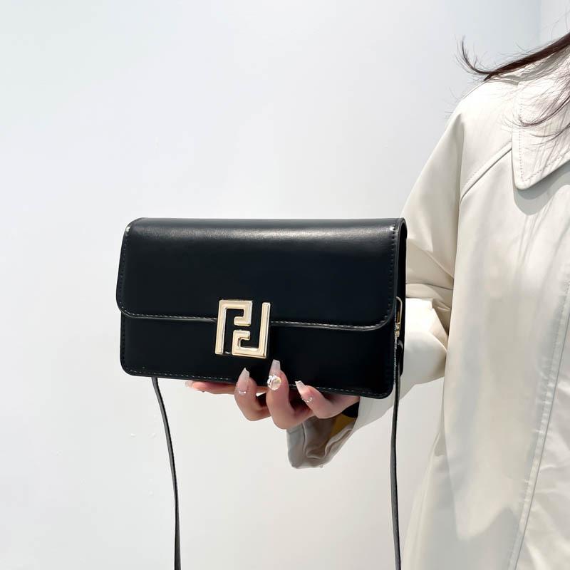 

Korean version ins style fashionable solid color oily leather new shoulder bag women s niche high-end commuting personality messenger bag чёрный