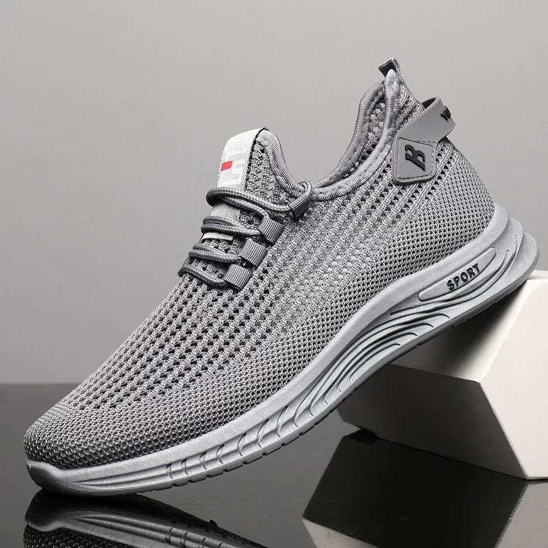 Oberfläche Atmungsaktive Freizeitschuhe Weiche Sohle Leichte Herrenschuhe Neue Sommer Hohle Herrenschuhe Mode Mesh-Schuhe