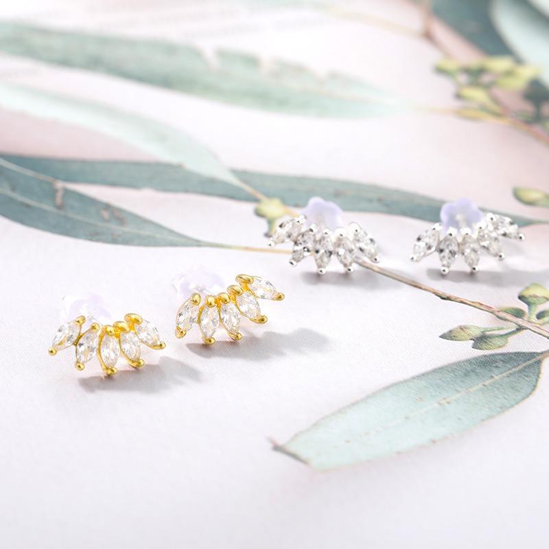 Temperament Fashion Zircon Flower Spike Earrings Earrings Women's Exquisite Versatile Premium Leaf Silver Needle Earrings