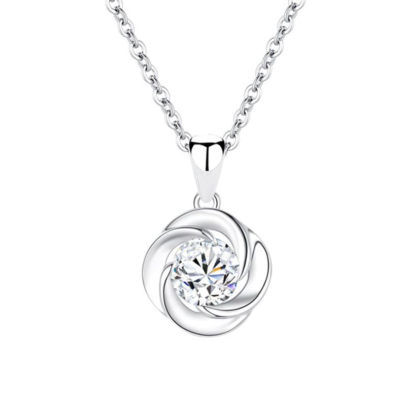 Lucky Four-leaf Clover Necklace with Eternal Heart Short Collarbone Chain Pendant Head