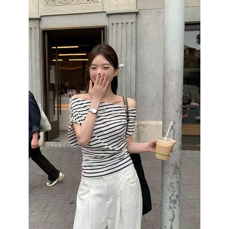 Spring and summer new striped short-sleeved women s Korean casual off-shoulder slim-fitting and thin design versatile top S