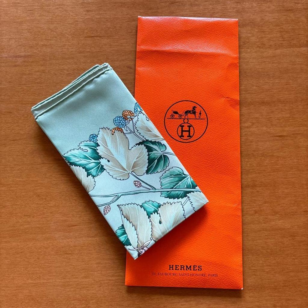 Used  New, unused Hermes scarf