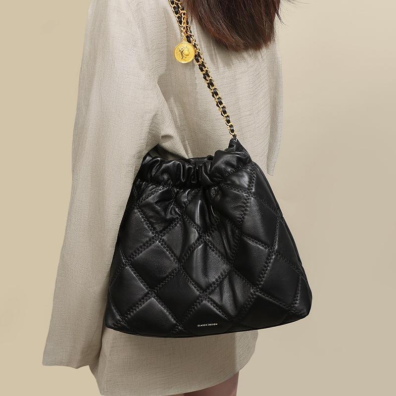 Bag Women's New Premium Large-capacity Commuter Versatile Leather Women's Bag Chain Portable Chain Shoulder Bag