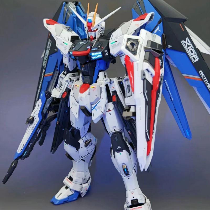 Модель Гандам MG 1/100: Freedom 2.0, Strike Freedom, Assault Freedom
